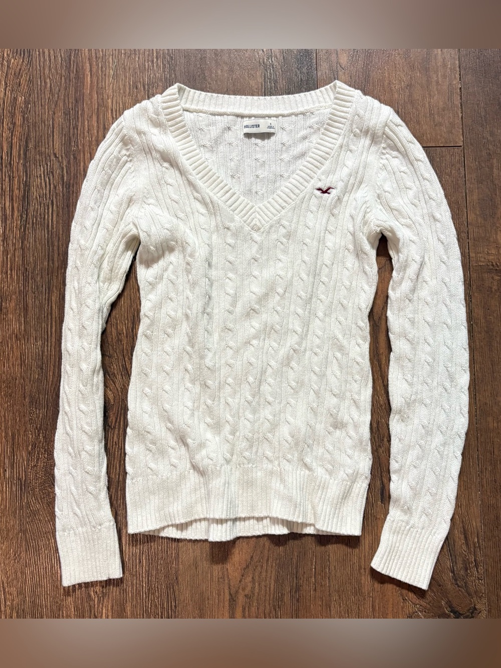 Hollister White Cable-Knit V-Neck Sweater with Embroidered Logo